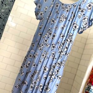 NWOT Bailey Lane Romper Blue & White Floral pockets SIZE: Girls 16/XL Women S/M